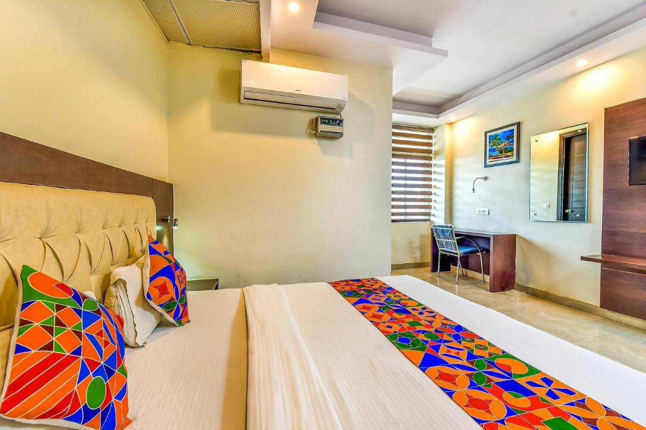 Fabhotel Surya Residency Dehradún Kültér fotó